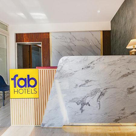 Fabhotel Ar Suites Gurgaon Bagian luar foto