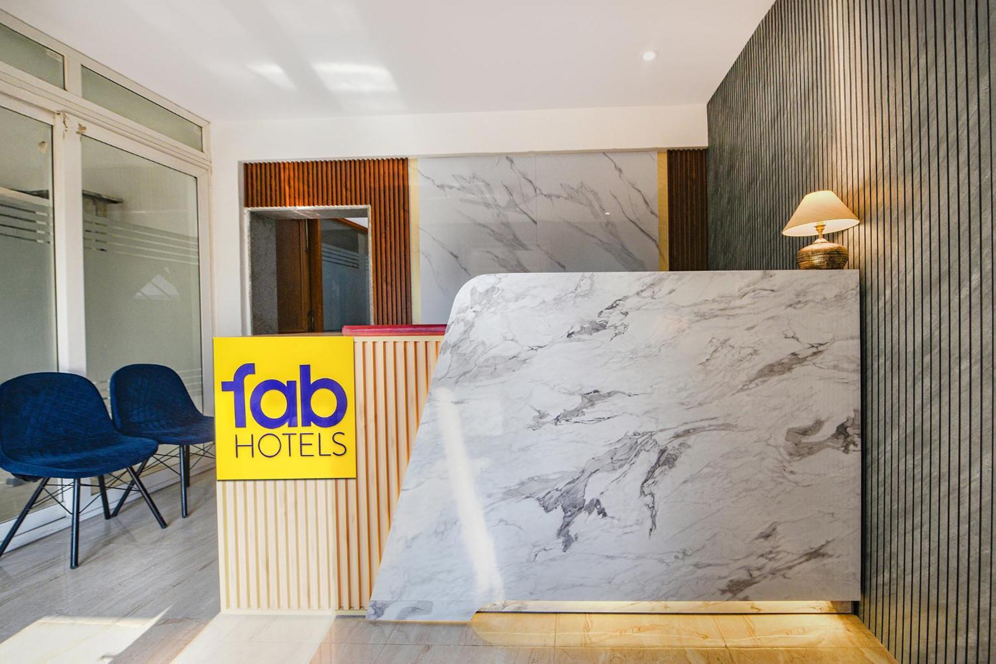Fabhotel Ar Suites Gurgaon Bagian luar foto