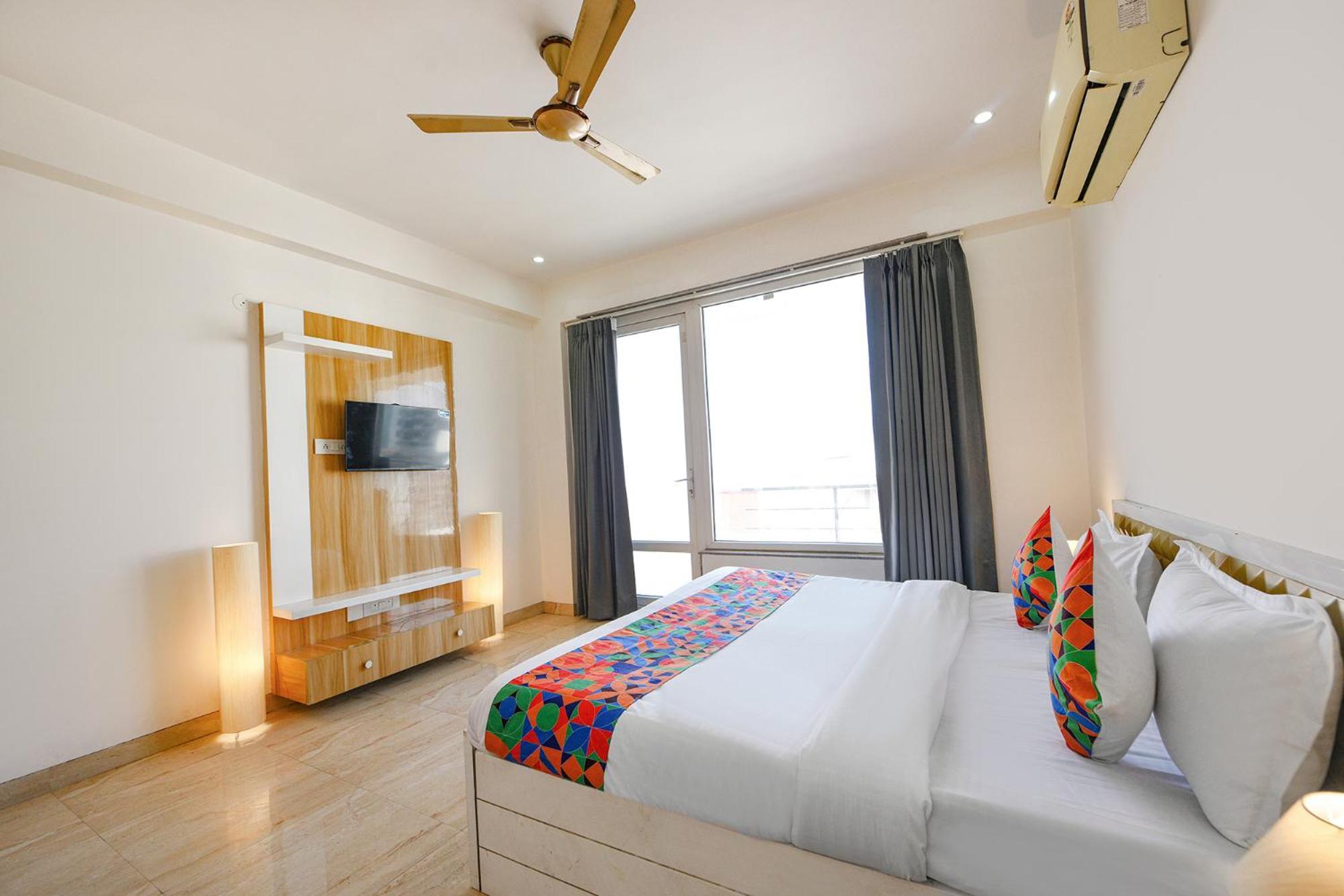 Fabhotel Ar Suites Gurgaon Bagian luar foto