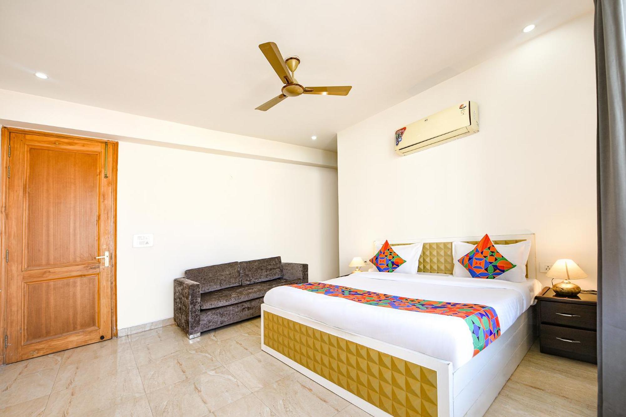 Fabhotel Ar Suites Gurgaon Bagian luar foto