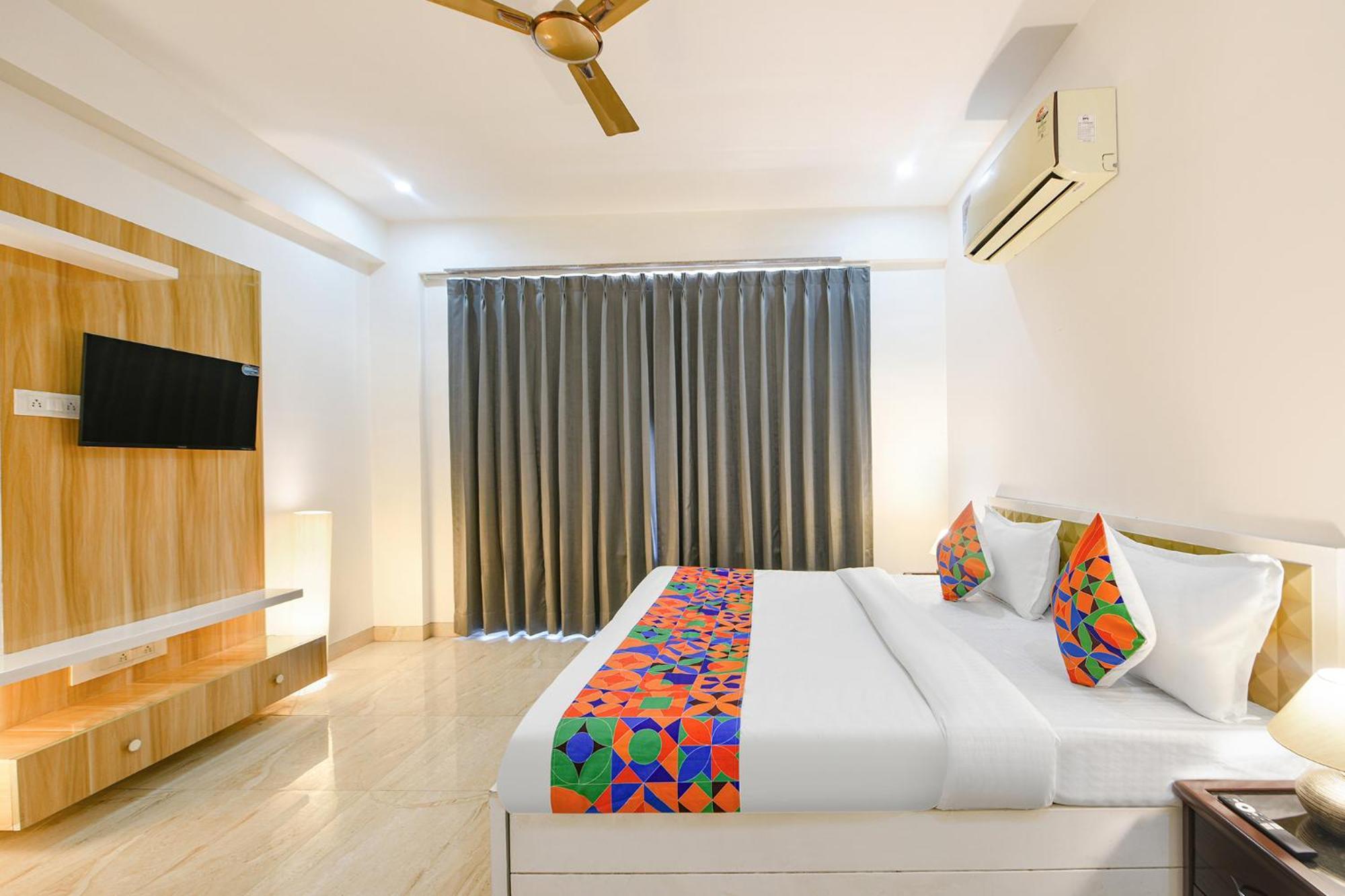 Fabhotel Ar Suites Gurgaon Bagian luar foto