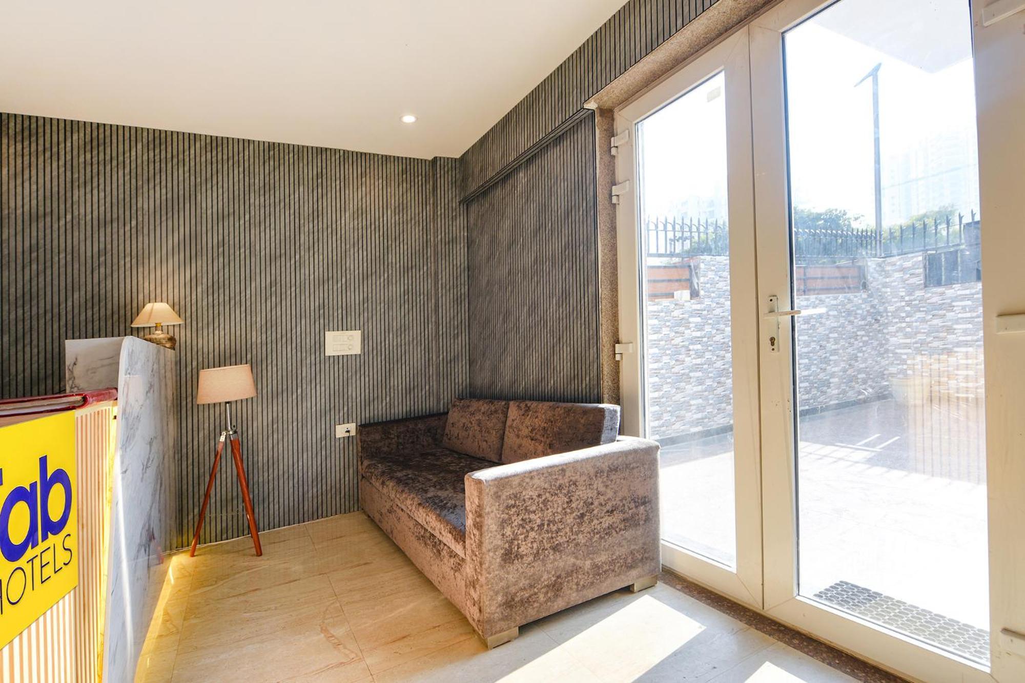 Fabhotel Ar Suites Gurgaon Bagian luar foto