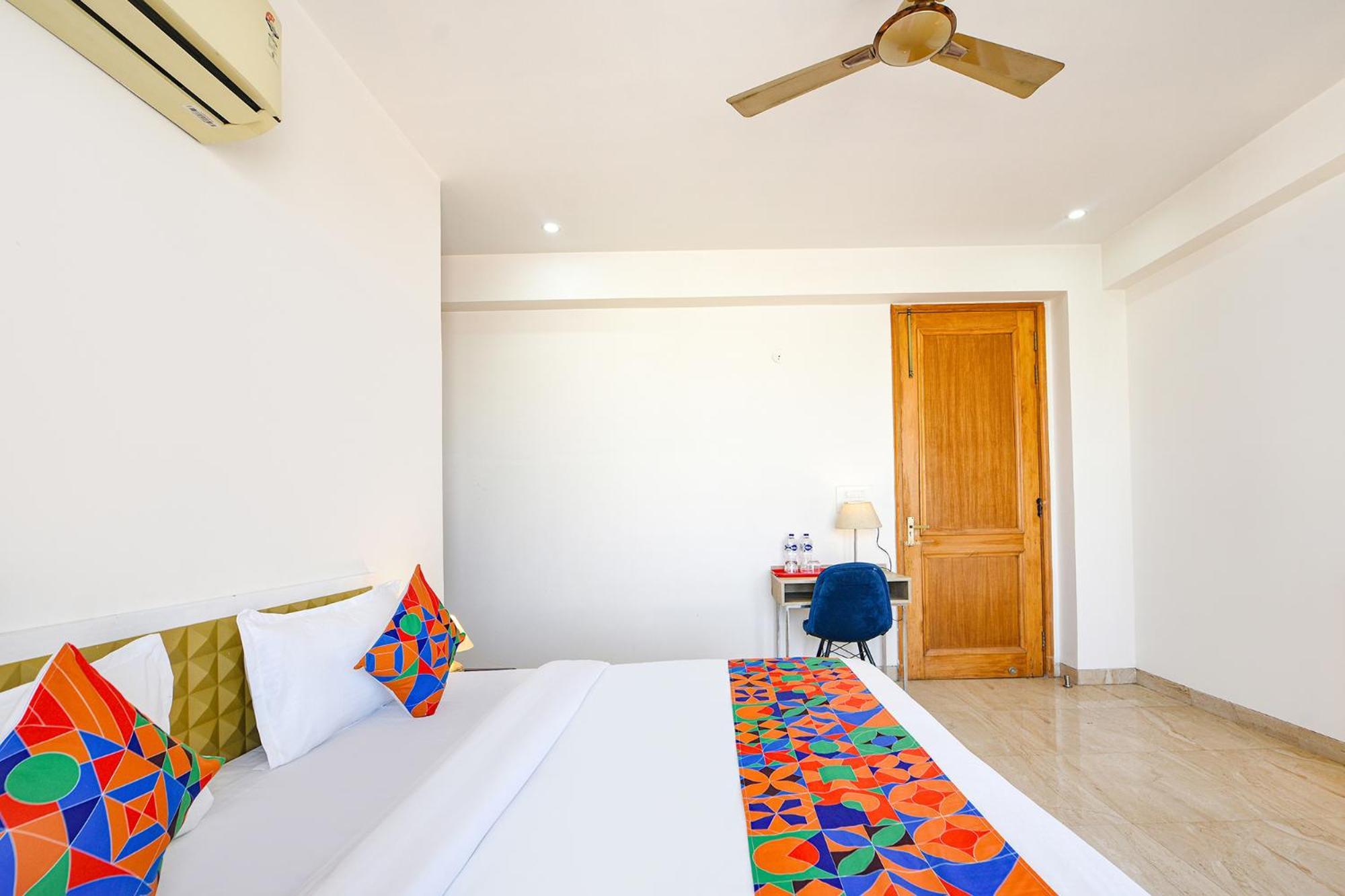 Fabhotel Ar Suites Gurgaon Bagian luar foto