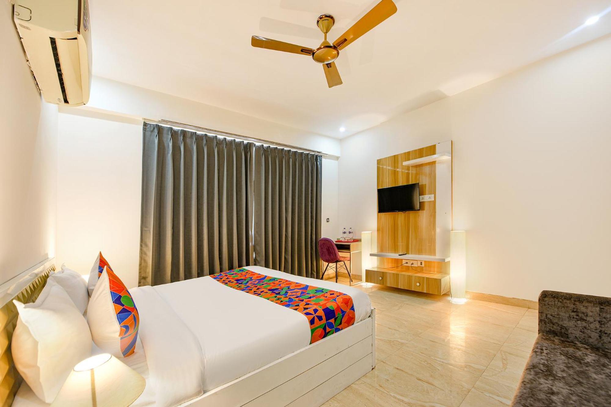 Fabhotel Ar Suites Gurgaon Bagian luar foto